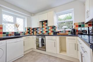 Big Discounts 3 Bed Parking Garden - 8