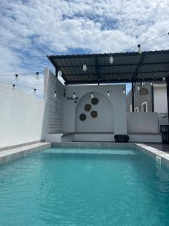 4 Bedrooms THE OCEANZ 19 PANTAI KEMPADANG Kuantan - 1