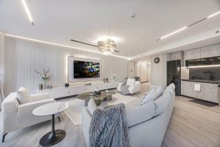 Skyline Views with Waterfront & Marina Walk - 3 BDR Apartment - 8
