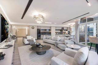 Skyline Views with Waterfront & Marina Walk - 3 BDR Apartment - 2
