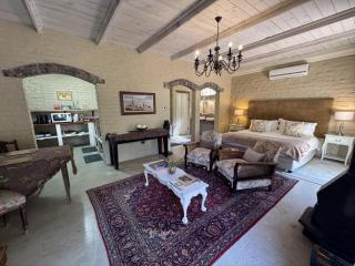 Hartland Garden Suite - 5