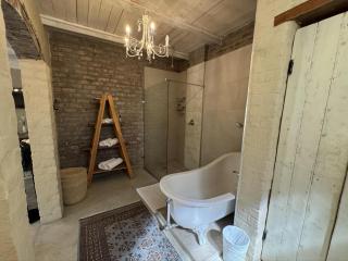 Hartland Garden Suite - 1