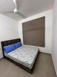 Putri Homestay at Sireh Residence near Aeon Mall - 2