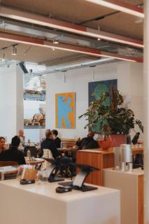 Man Met Bril Koffie Hotel - 9