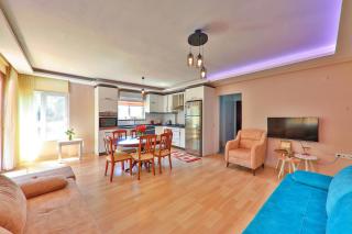 Comfortable Holiday Villa with Pool - 2