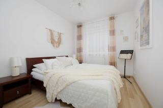 Cosy One-Bedroom Apartment with Parking & Balcony by Noclegi Renters - 0