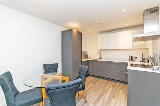 Convenient Central Manchester 2 Bedroom Apartment - 9