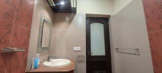 Spacious Rooms on 1st Floor Gulshan e Iqbal BLK7 - 5