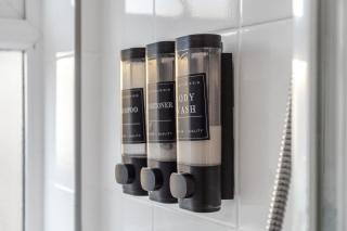 4 Bedrooms - Up To 14 Guests - Free Parking - 3