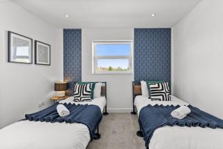 Spacious Bristol Apartment - Parking & WIFI - 6