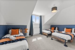 Spacious Bristol Apartment - Parking & WIFI - 9