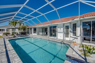 CoralVilla Oasis - beautiful water view, pool, table tennis, gulf access - 5