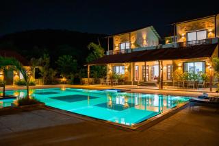 Raas Stays by ELIVAAS 4-BHK Retreat With Private Pool, Gardens, Lounge & Scenic Aravali Views - 0