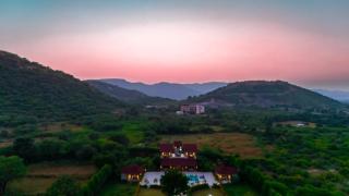 Raas Stays by ELIVAAS 4-BHK Retreat With Private Pool, Gardens, Lounge & Scenic Aravali Views - 2