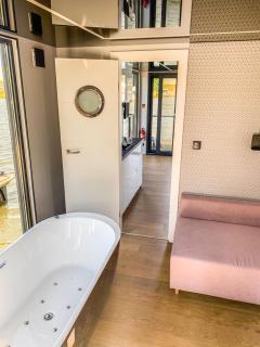 Houseboat - Dom na wodzie - 1