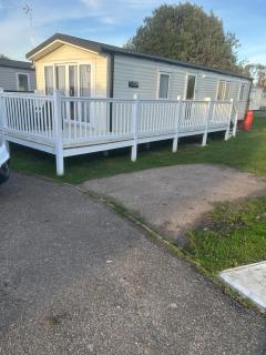 Lovely 8 Berth Caravan With Decking To Hire At Naze Marine In Essex Ref 17030Ga - 9