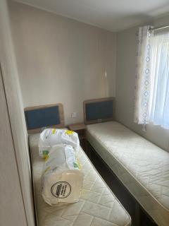 Lovely 8 Berth Caravan With Decking To Hire At Naze Marine In Essex Ref 17030Ga - 4