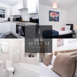 Holly - Telford - With Parking - Sleeps 8 - 0