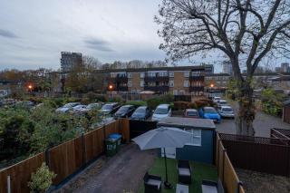 Charming 2 Bedroom luxurious Home in Thamesmead south east London - 5