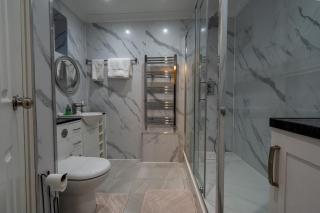 Charming 2 Bedroom luxurious Home in Thamesmead south east London - 4