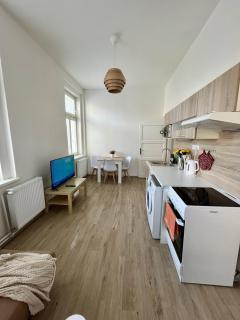 Jane's Cozy Corner Studio - 6