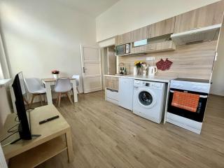 Jane's Cozy Corner Studio - 2