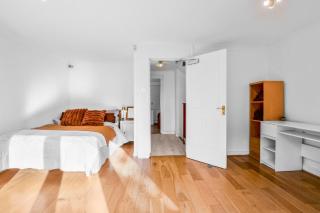 Parking Outside Terrace Balcony Fulham ST - 9