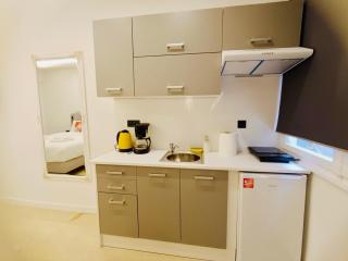 Central Retreat by Zeus Suites - 6