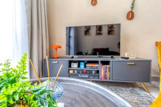 Retro Pop FREE Parking Fast Wifi Pool Large Workspace - 5