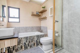 Retro Pop FREE Parking Fast Wifi Pool Large Workspace - 6