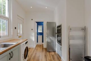 Lowestoft-5 bed with parking - 3