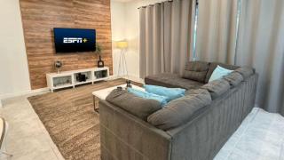 Lovely 5BR4BA w Private Heated Pool & BBQ Grill - 5