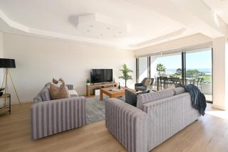 Spacious 3 Bed Apartment Sea Point Ocean views - 4