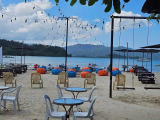 Ferellee Beach Front Inn - 8