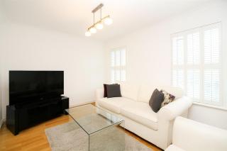 5 Bedroom 8 bed house in Bluewater Kent - 0