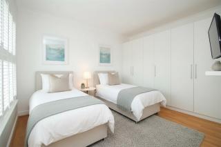 5 Bedroom 8 bed house in Bluewater Kent - 4