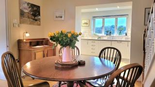 East Wing Cottage - Peaceful Village Retreat with Tennis Court Access - 9