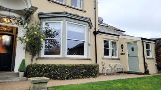 East Wing Cottage - Peaceful Village Retreat with Tennis Court Access - 8