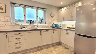 East Wing Cottage - Peaceful Village Retreat with Tennis Court Access - 6