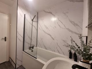 Family & Contractor Stay WiFi, Garden Private Parking for 2 cars - 6