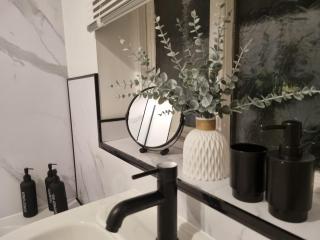 Family & Contractor Stay WiFi, Garden Private Parking for 2 cars - 5