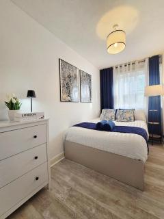 Family & Contractor Stay WiFi, Garden Private Parking for 2 cars - 1