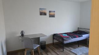 Schöne Vollausgestattete Monteurs- Gästewohnung nähe Raffinerie Leuna und Geiseltalsee für 6 Personen - 1