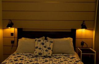 1 BR heated Pool, King Bed,Gym,next to Junction Mall - 6