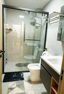 1 BR heated Pool, King Bed,Gym,next to Junction Mall - 3