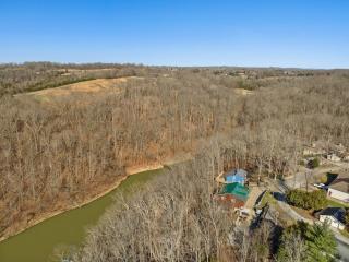 Little blue house on the lake - 2