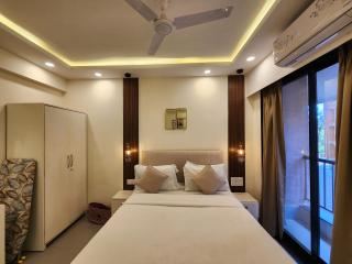 Spacious Modern 1BHK Apartment - Pool, Full Kitchen & Balcony Near Candolim Beach - 8