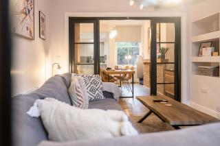 Large 4BDR House By Torr Property Group Short Lets & Serviced Accommodation With Private garden & Free WiFi Nottingham - 9