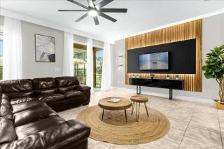 6 Bedrooms 5 Bathrooms Solterra 4193 Od - 7