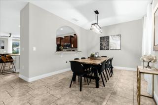 6 Bedrooms 5 Bathrooms Solterra 4193 Od - 6